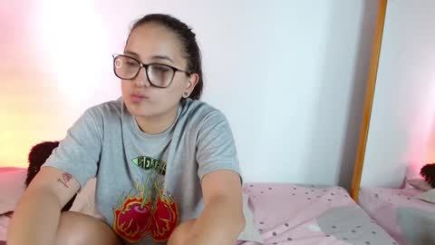 Jules and Gia online show from December 21, 7:38 pm