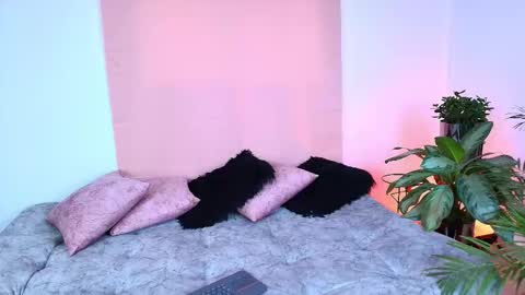 Jules and Gia online show from November 1, 5:04 pm