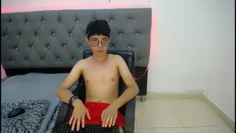 Snapshot of jules_silver02 chatting on December 3, 9:57 pm Jules online show from December 3, 9:57 pm