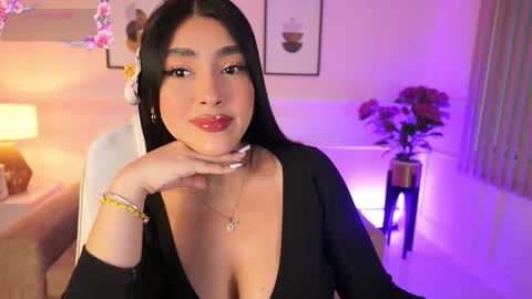 Snapshot of julesbennet chatting on December 4, 11:30 am Jules Bennett online show from December 4, 11:30 am