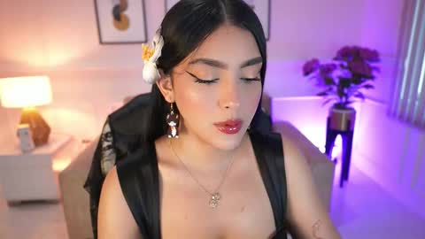 Snapshot of julesbennet chatting on December 5, 11:30 am Jules Bennett online show from December 5, 11:30 am