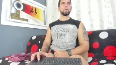 juleslake2 online show from May 1, 5:06 pm