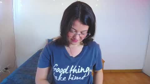 Juliana online show from December 17, 3:17 pm