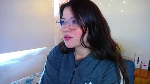 Juliana online show from February 2, 3:17 pm