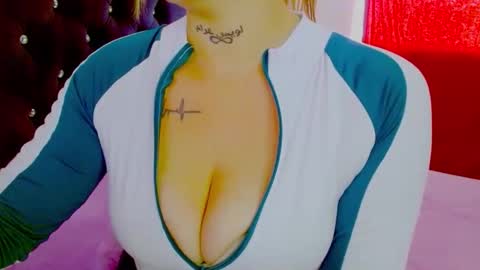 Snapshot of juli_69 chatting on October 29, 7:48 pm Juliana Torres online show from October 29, 7:48 pm