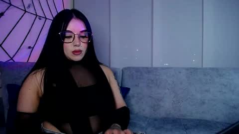 Snapshot of juli_aaron chatting on October 19, 11:38 pm JULI AARON online show from October 19, 11:38 pm