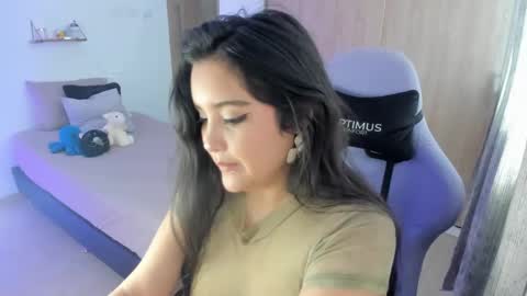 juli_santos_22 online show from January 7, 4:48 pm