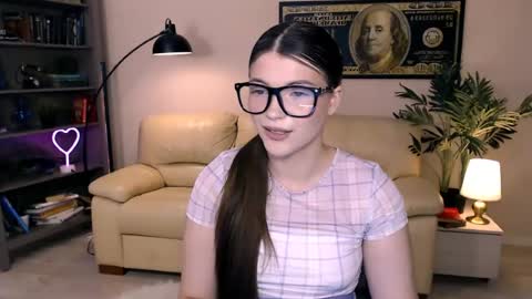 Snapshot of julia485262 chatting on June 7, 1:37 pm julia485262 online show from June 7, 1:37 pm