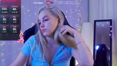 julia__bunny online show from December 22, 10:15 pm