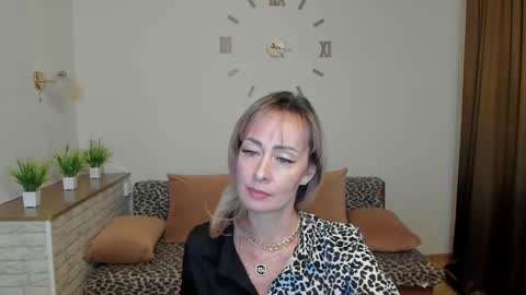 Snapshot of julia__cherry_ chatting on December 6, 5:44 pm julia__cherry_ online show from December 6, 5:44 pm