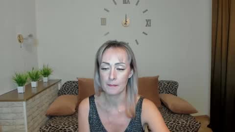 Snapshot of julia__cherry_ chatting on December 7, 9:00 pm julia__cherry_ online show from December 7, 9:00 pm