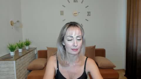 Snapshot of julia__cherry_ chatting on December 8, 7:47 am julia__cherry_ online show from December 8, 7:47 am