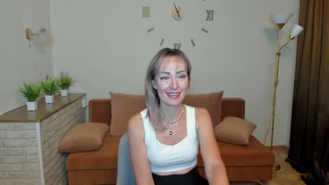 Snapshot of julia__cherry_ chatting on December 10, 10:05 pm julia__cherry_ online show from December 10, 10:05 pm