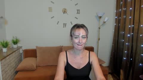 Snapshot of julia__cherry_ chatting on December 24, 3:37 pm julia__cherry_ online show from December 24, 3:37 pm