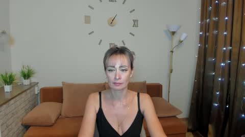 Snapshot of julia__cherry_ chatting on December 24, 9:55 pm julia__cherry_ online show from December 24, 9:55 pm
