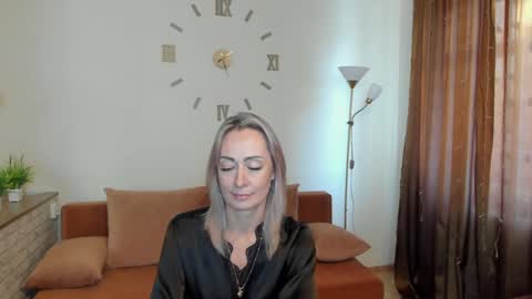 Snapshot of julia__cherry_ chatting on January 5, 8:32 am julia__cherry_ online show from January 5, 8:32 am