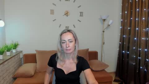 Snapshot of julia__cherry_ chatting on January 7, 4:18 am julia__cherry_ online show from January 7, 4:18 am