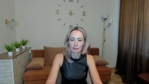 Snapshot of julia__cherry_ chatting on January 16, 10:42 am julia__cherry_ online show from January 16, 10:42 am