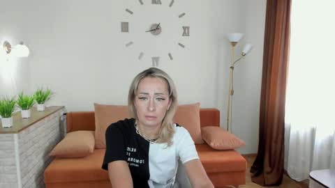 Snapshot of julia__cherry_ chatting on January 25, 9:15 am julia__cherry_ online show from January 25, 9:15 am