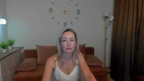 Snapshot of julia__cherry_ chatting on February 1, 1:51 pm julia__cherry_ online show from February 1, 1:51 pm