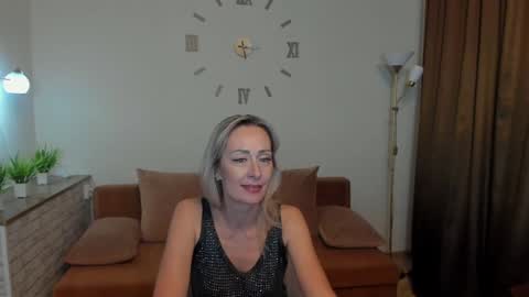 Snapshot of julia__cherry_ chatting on February 1, 4:54 pm julia__cherry_ online show from February 1, 4:54 pm