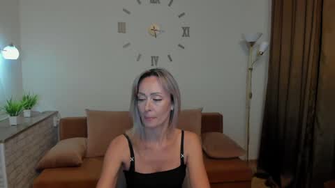 Snapshot of julia__cherry_ chatting on February 5, 3:31 pm julia__cherry_ online show from February 5, 3:31 pm