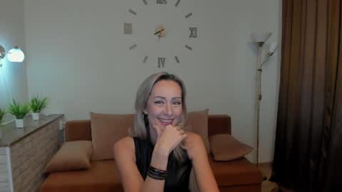 Snapshot of julia__cherry_ chatting on February 8, 1:44 pm julia__cherry_ online show from February 8, 1:44 pm