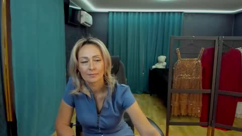 julia__cherry_ online show from October 12, 12:26 pm