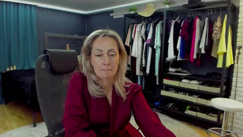 julia__cherry_ online show from February 7, 1:26 pm