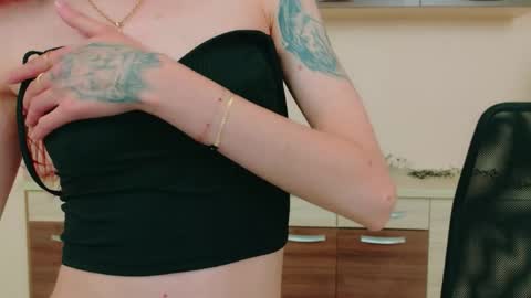 JuliaJae online show from May 21, 7:15 am