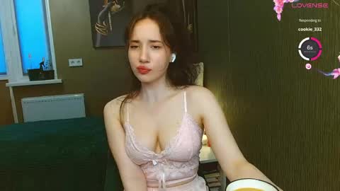 Snapshot of julia_ether chatting on May 9, 8:52 am Julia online show from May 9, 8:52 am