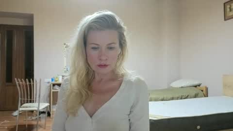 Snapshot of julia_giulia chatting on October 1, 9:21 pm julia_giulia online show from October 1, 9:21 pm