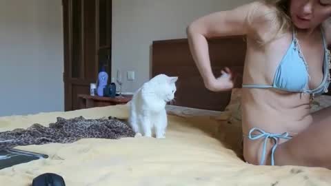 Snapshot of julia_giulia chatting on October 9, 8:45 am julia_giulia online show from October 9, 8:45 am