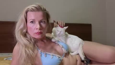 Snapshot of julia_giulia chatting on October 9, 8:51 pm julia_giulia online show from October 9, 8:51 pm