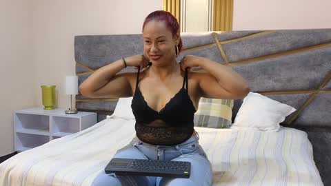 Julia Gomes online show from December 31, 5:07 pm