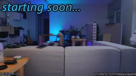 Julia Jane online show from April 3, 2:09 am