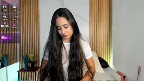J U L IA   M A R T I N E Z online show from February 25, 11:42 am