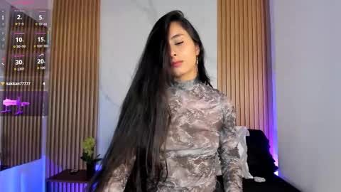 J U L IA   M A R T I N E Z online show from March 13, 11:28 am