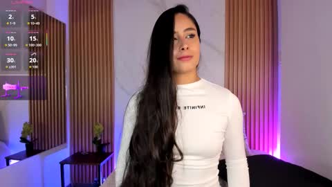 J U L IA   M A R T I N E Z online show from March 16, 11:47 am