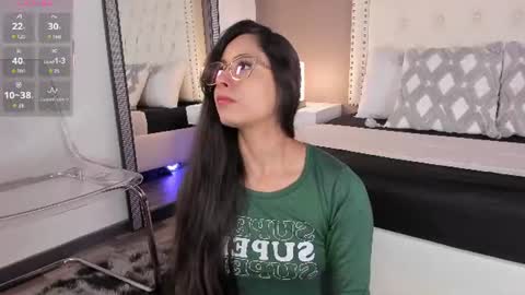 J U L IA   M A R T I N E Z online show from June 24, 11:42 am