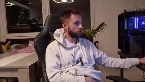 julia_official online show from January 11, 7:30 pm