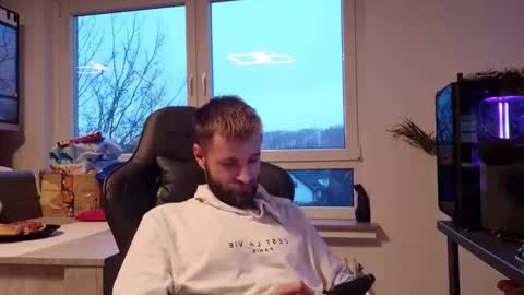 julia_official online show from January 14, 3:28 pm