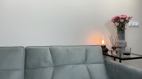 Julia R Le online show from January 16, 1:37 am