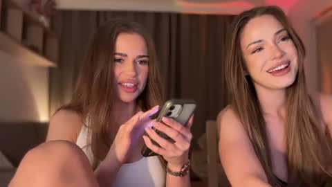 Julia R Le online show from August 3, 6:55 pm