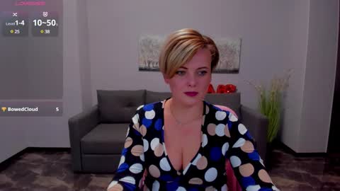 Julia online show from February 19, 1:28 pm