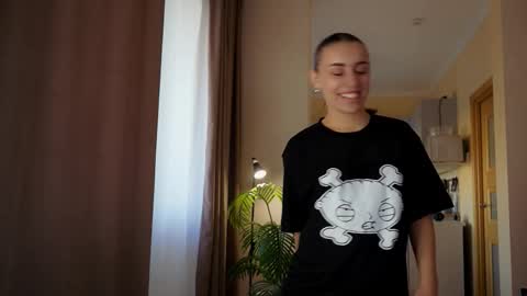 Snapshot of juliacontrol chatting on March 25, 2:56 pm Molly online show from March 25, 2:56 pm