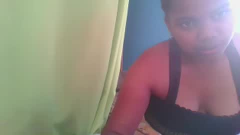 Snapshot of juliah02 chatting on January 28, 5:11 am juliah02 online show from January 28, 5:11 am