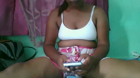 Snapshot of juliah02 chatting on February 7, 6:24 am juliah02 online show from February 7, 6:24 am