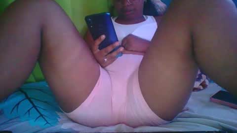 Snapshot of juliah02 chatting on February 8, 11:12 am juliah02 online show from February 8, 11:12 am