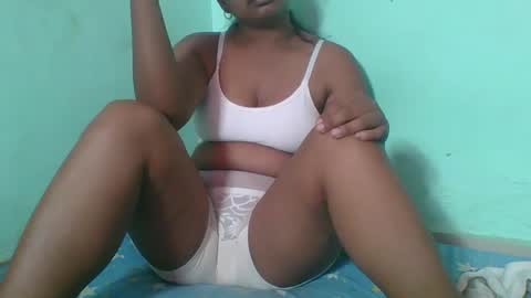 Snapshot of juliah02 chatting on February 12, 5:58 am juliah02 online show from February 12, 5:58 am